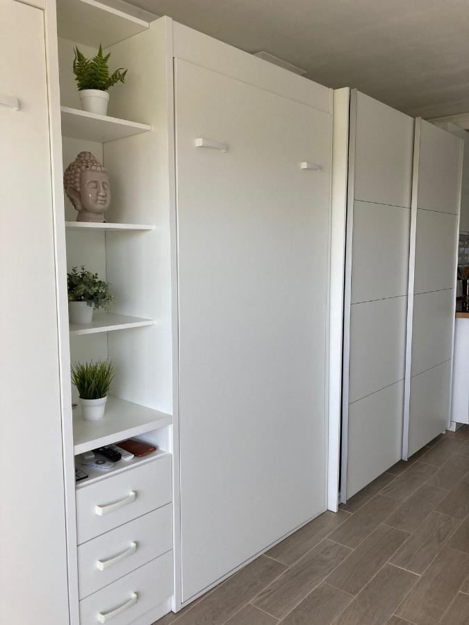 Renovated Modern Elegant Studio With Sea View Apartment *